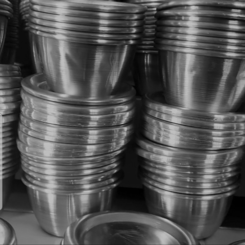 Moi-moi aluminium bowls   With Lid Big size  12 pieces