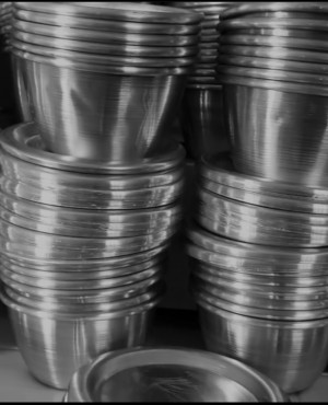 Moi-moi aluminium bowls   With Lid Big size  12 pieces